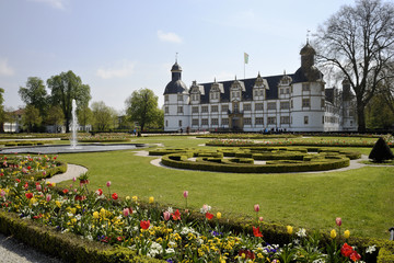 Schloss in Schoß Neuhaus mit Schlossgarten