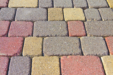 Colored concrete flooring assembled on a substrate of sand