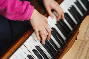 woman hands on a piano key