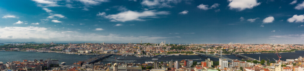 Fototapeta na wymiar Beautiful panoramic cityscape of Istanbul