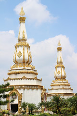 Fototapeta premium Thai temple Wat Phra Mahathat Chedi Chaimongkol,Roi-Et, Thailand