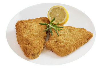 filets de cabillaud panés sur assiette