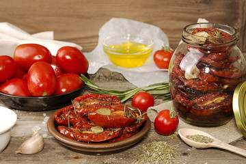 Preparation dried tomatoes