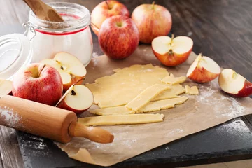 Selbstklebende Fototapeten Baking apple pie ingredients with fresh apples, selective focus, wooden background © Iuliia Metkalova