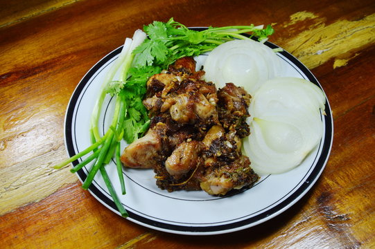 fried chicken with garlic and pepper on plate
