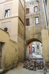Fototapeta na wymiar narrow street of the city of Lviv, Ukraine 