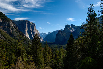 Obraz premium Yosemite Valley with a blue sky, Yosemite National Park, USA
