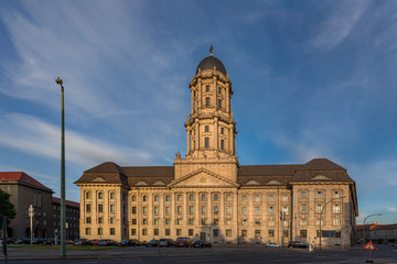 Prunkvolles Verwaltungsgebäude: das Berliner Alte Stadthaus im Abendlicht