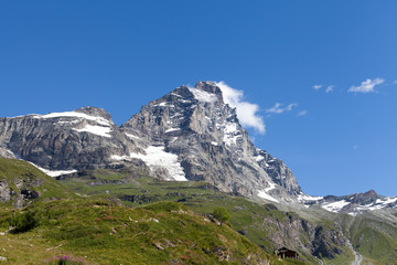 Fototapeta premium The south face of the Matterhorn/Cervino from the track to the Rifugio Duca degli Abruzzi all'Oriond/Refuge Duc des Abruzzes à l'Oriondé