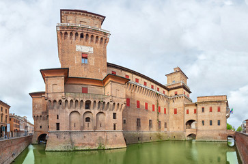 Fototapeta na wymiar Estense castle in the center of Ferrara
