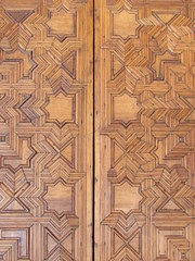 Simmetria intarsiata nel legno