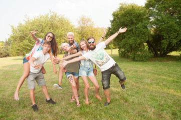 Fototapeta premium Group of friends having fun in a park on a sunny day