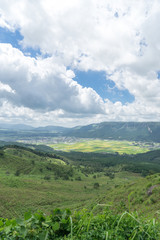 Fototapeta premium 国道212号線展望台からの阿蘇市風景