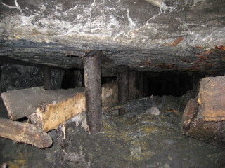 vieja rampa de explotación de una capa de carbón de antracita, a gran profundidad