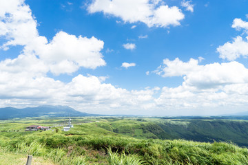 Fototapeta na wymiar 大観峰から望む阿蘇大観峰茶店方面風景