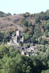Château et village classé de Belcastel en Aveyron,plus beau village de France