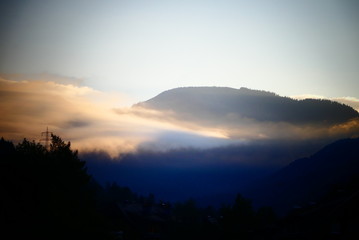 Obraz premium Sonnenaufgang in den Bergen