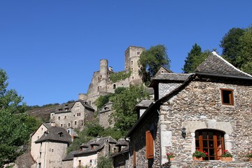 Village et château de Belcastel,plus beau village de France en Aveyron