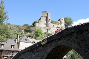 Village et château de Belcastel,plus beau village de France en Aveyron