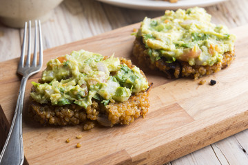 Burguers of Quinoa with Guacamole