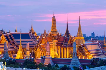 Foto op Canvas Bangkok skyline,Wat Phra Kaew the famous place in Bangkok, temple of the emerald Buddha and Grand Palace in Bangkok, Thailand © Getty Gallery