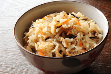 鶏肉とごぼうの混ぜご飯