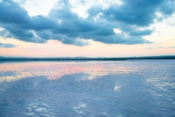 Obraz premium Beautiful blue lake