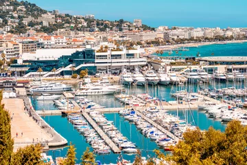 Poster Im Rahmen Top cityscape view on french riviera with yachts in Cannes city © rh2010