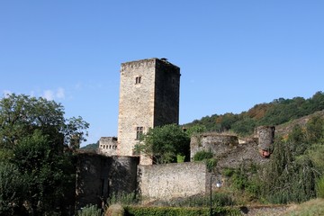 Fototapeta na wymiar Château et village classé de Belcastel en Aveyron