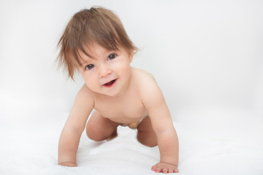 Bright picture of crawling baby girl in diaper.