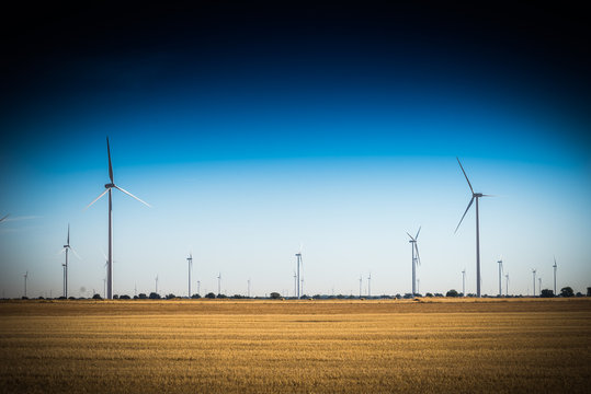 Espa&ntilde;a, Castilla, Vista de rueda de viento en parque e&oacute;lico