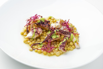 Octopus with Zollino dwarf peas
