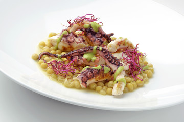 Octopus with Zollino dwarf peas