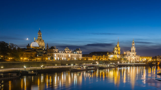 Dresden nachts Skyline Mondaufgang 