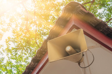 The loudspeaker are mounted on the roof