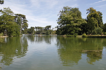 Fototapeta premium Lac inférieur du Bois de Boulogne à Paris