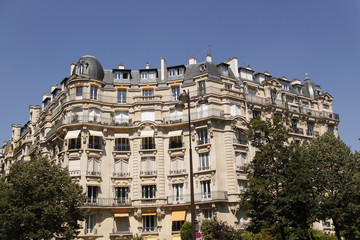 Fototapeta na wymiar Immeuble bourgeois du quartier de Passy à Paris