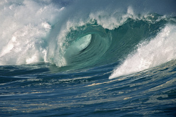 Obraz premium Empty Wave - Waimea Bay Shorebreak, Oahu, Hawaii