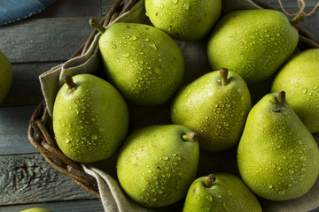 Raw Green Organic Danjou Pears