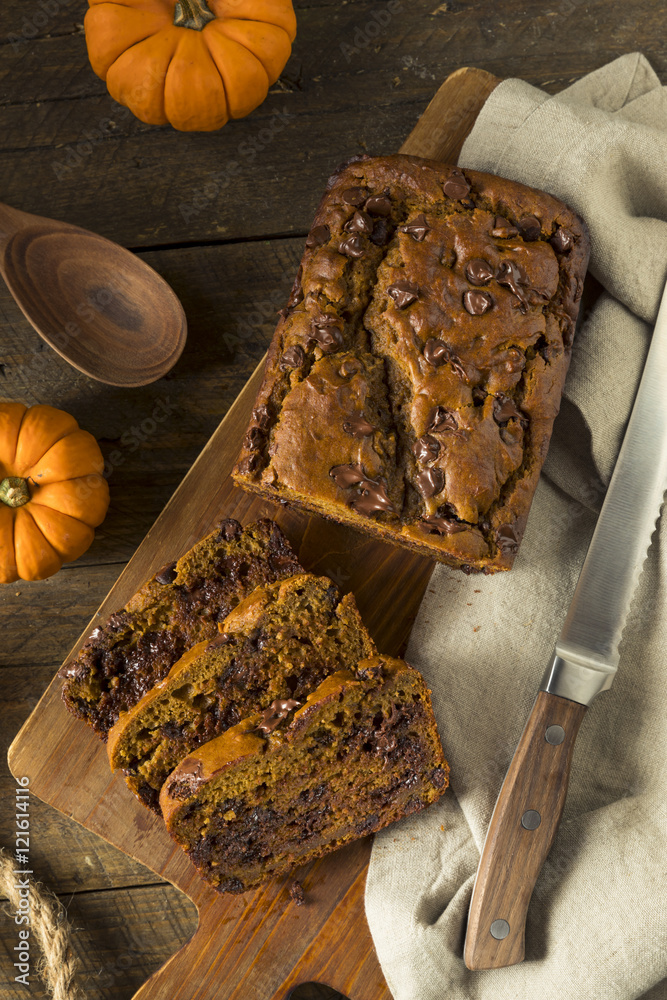 Poster homemade chocolate chip pumpkin bread