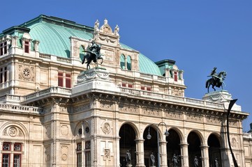 Staatsoper Wien mit Trauerbeflaggung