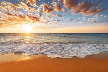 Foto auf Acrylglas Meer / Sonnenuntergang Schießen Sie am Morgen mit erstaunlichem Sonnenaufganghimmel.