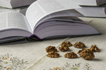orzech włoski i książki,  Walnut in book background. © Krzysztof Matloch