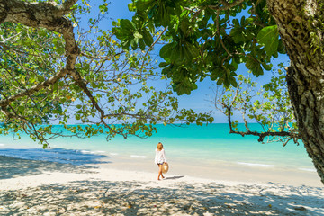 Obraz premium Woman White sand beach in Khao Lak