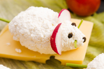 Fun food for kids - mouse with cheese