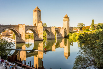 Le Pont de Valentré (Cahors) - obrazy, fototapety, plakaty
