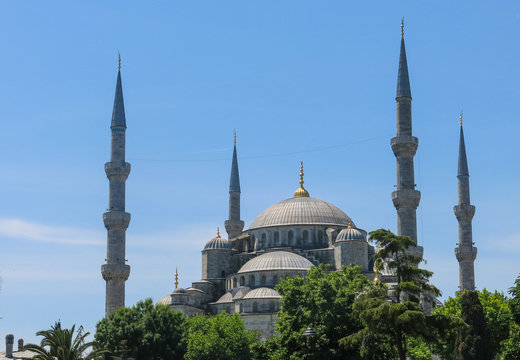 The Blue Mosque, (Sultanahmet Camii), Istanbul, Turkey.