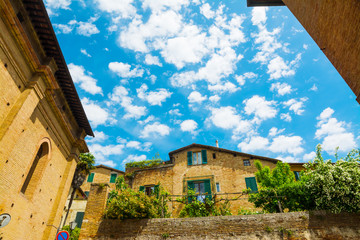 Fototapeta na wymiar old buildings in Siena