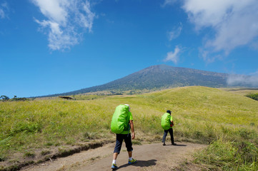 Obraz premium Rinjani mount hiker