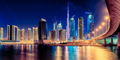 Paysage de nuit de Dubaï